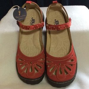 NWT Women’s Jambu Shoes/Sandals